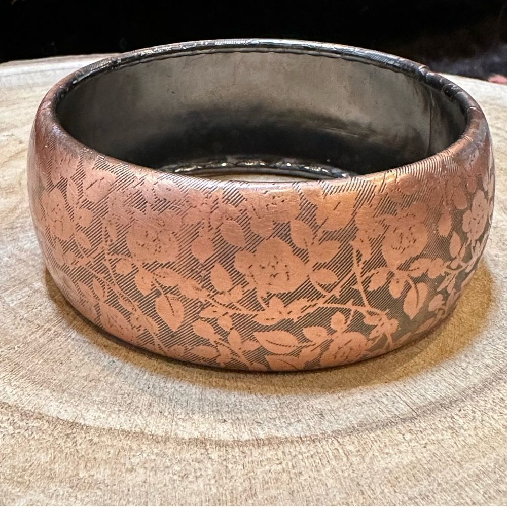 Vintage extra wide copper bangle style bracelet w/etched floral pattern